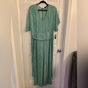 89th & Madison Green Geometric Jumpsuit. Size Large. $10